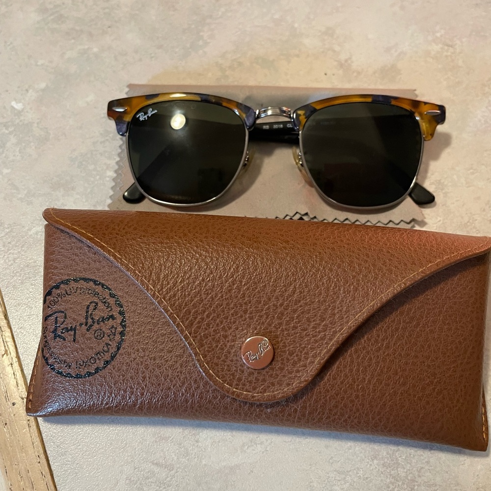 Ray Ban Clubmaster 3016 Golden brown tortoise color with flecks of purple